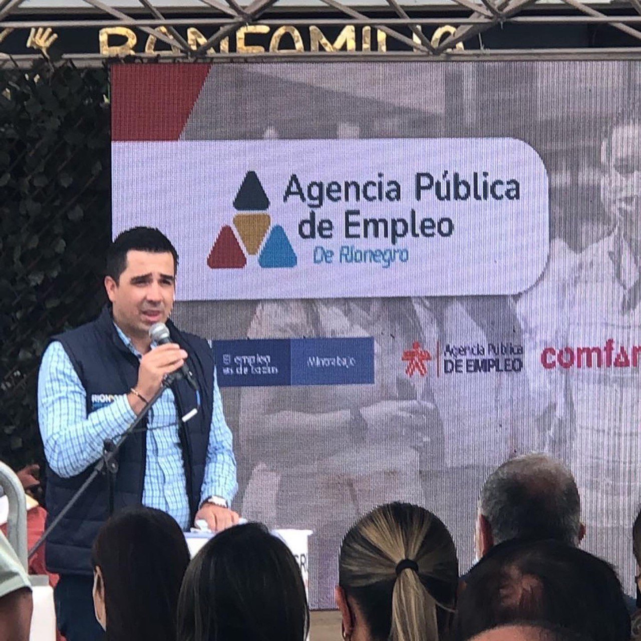Andrés Aristizábal en un evento público