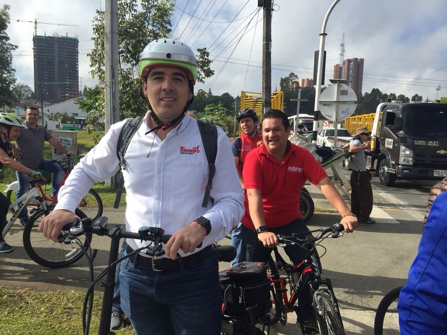 Andrés Aristizábal en bicicleta durante una jornada de BiciRío